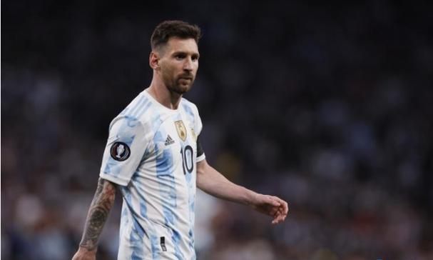 离婚13年，51岁的潘粤明再次官宣喜讯，成为董洁高攀不起的存在